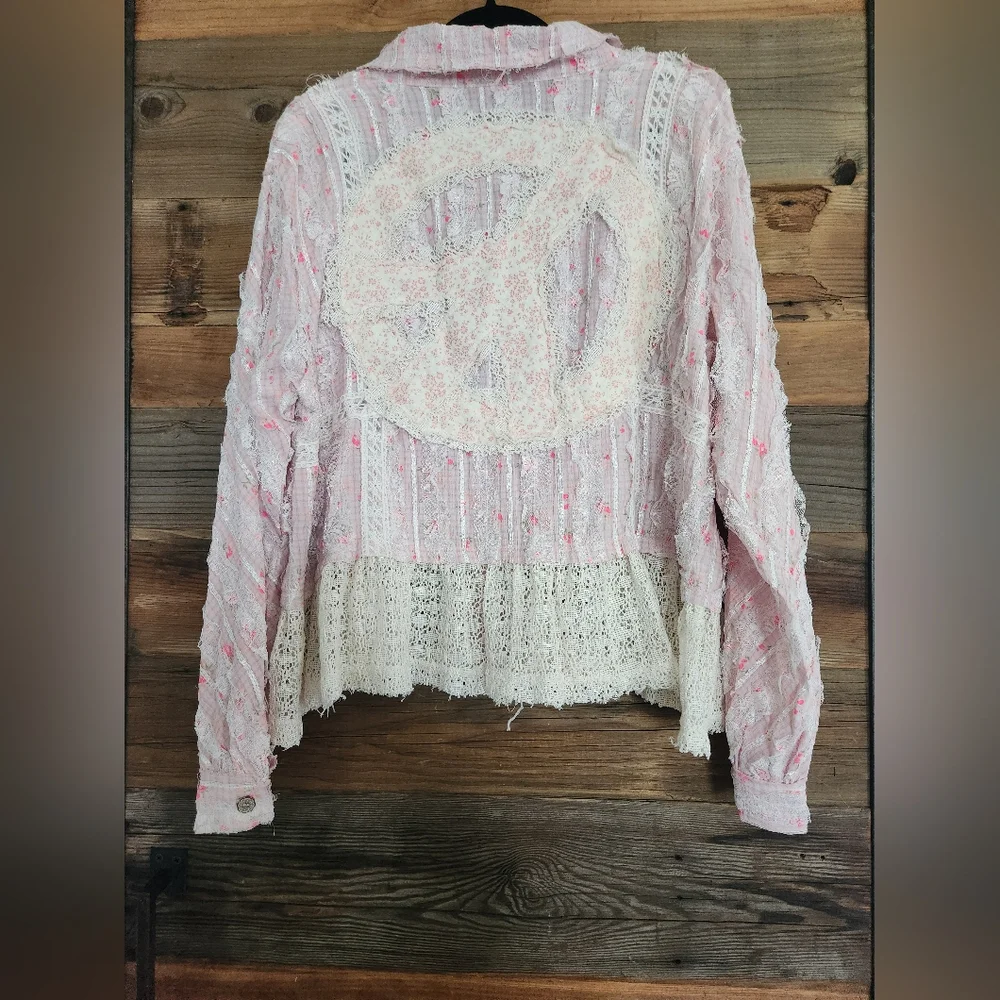 NWOT POL Chic Pink and White PEACE  Textured Jacket SIZE.M - Picture 4 of 4